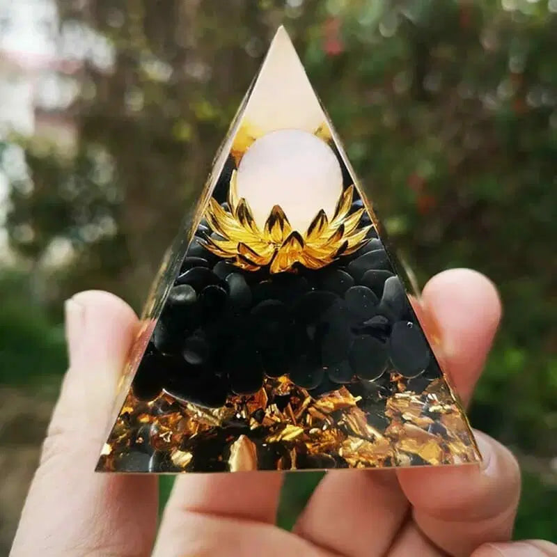 Pirâmide Orgonite De Obsidiana Negra E Quartzo Branco Lótus