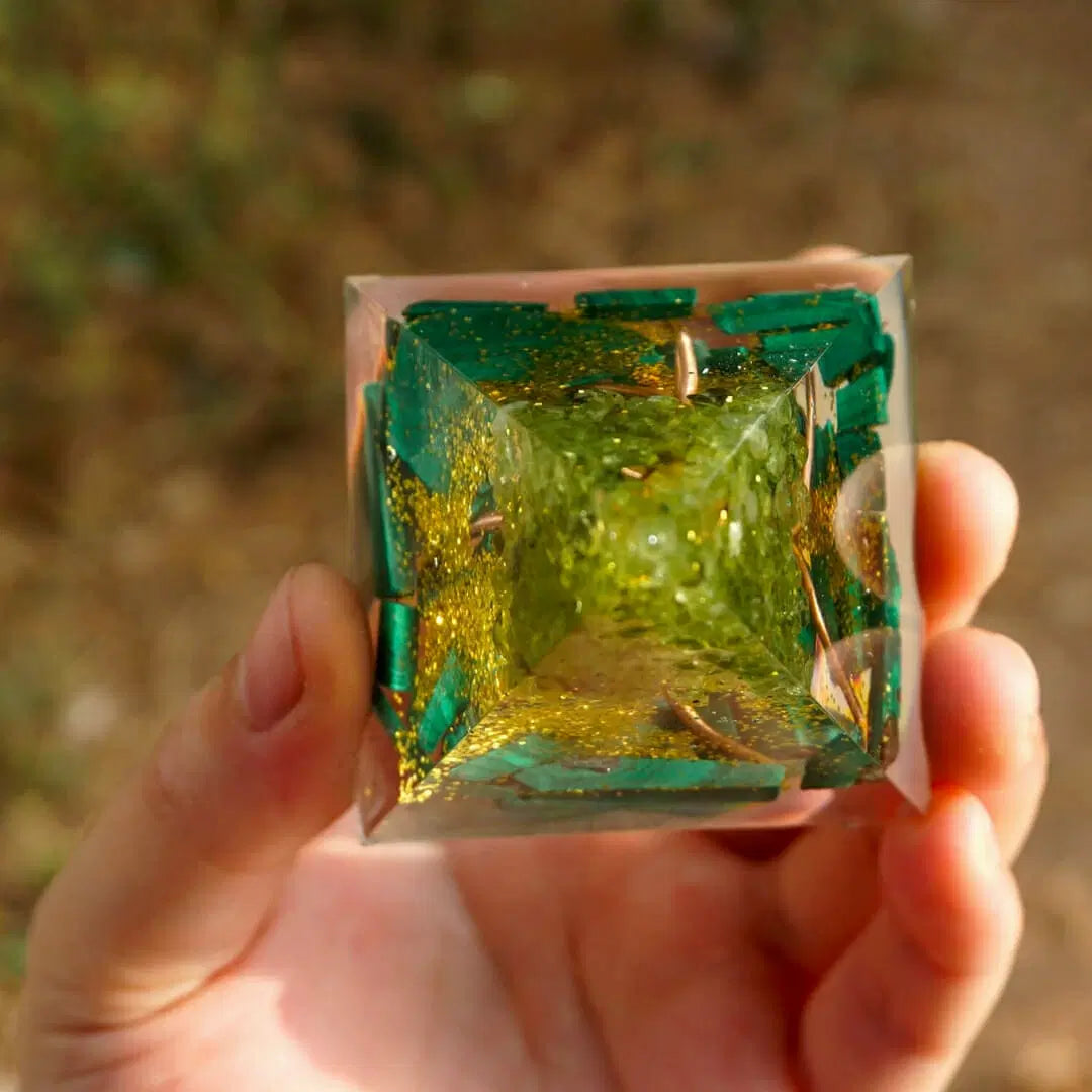 Pirâmide Orgonite De Malaquita Árvore Da Vida