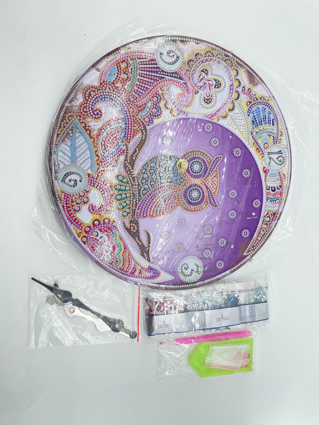 Relógio de ferro com pintura de diamante